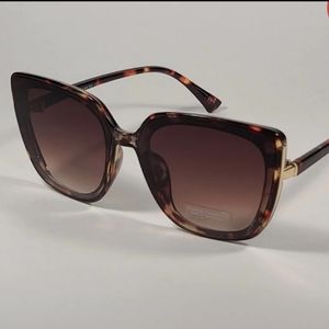 Vince Camuto Tortoise Sunglasses Square Lenes New with Tags